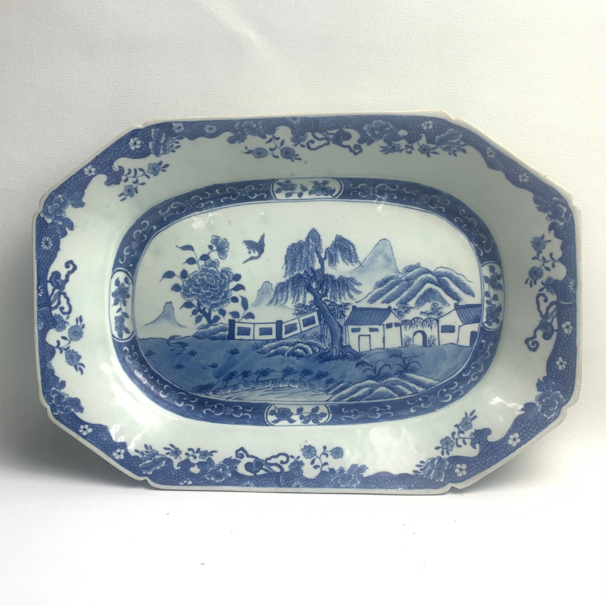 Large Chinese Blue and White Export platter, 18/19th Century