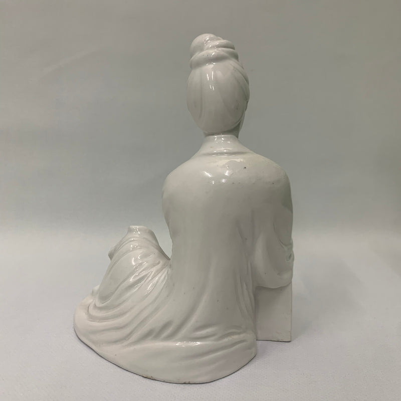 Chinese Blanc de chine Seated Guanyin Statue, 18.5cm
