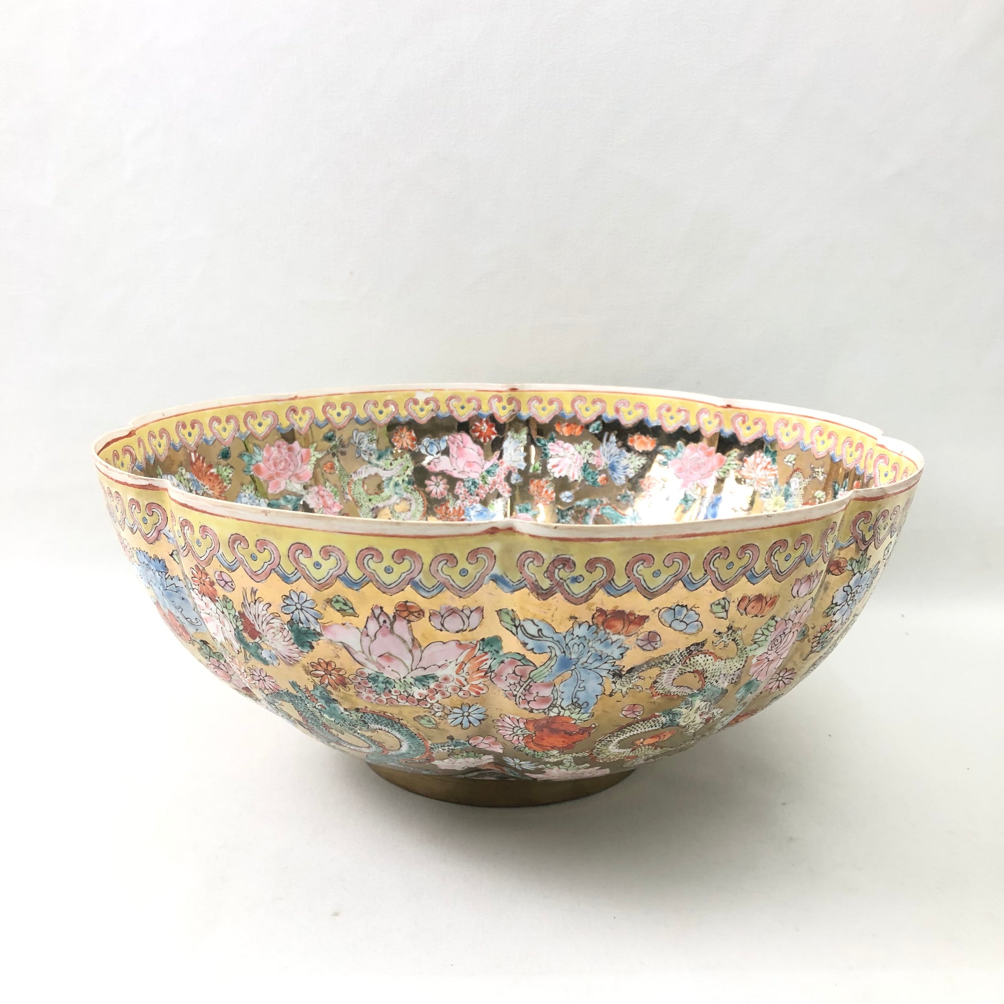 Large Chinese Famille Rose Eggshell Porcelain Bowl with Decorations of Nine Dragons and Flowers on Gold Background, 26.8cm, Mid 20th Century